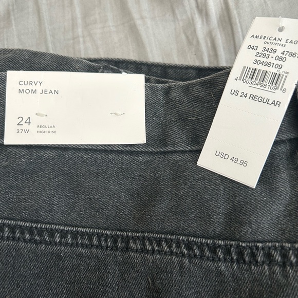 NWT. American Eagle Mom jeans.   Size 24w. Black denim - Picture 1 of 2